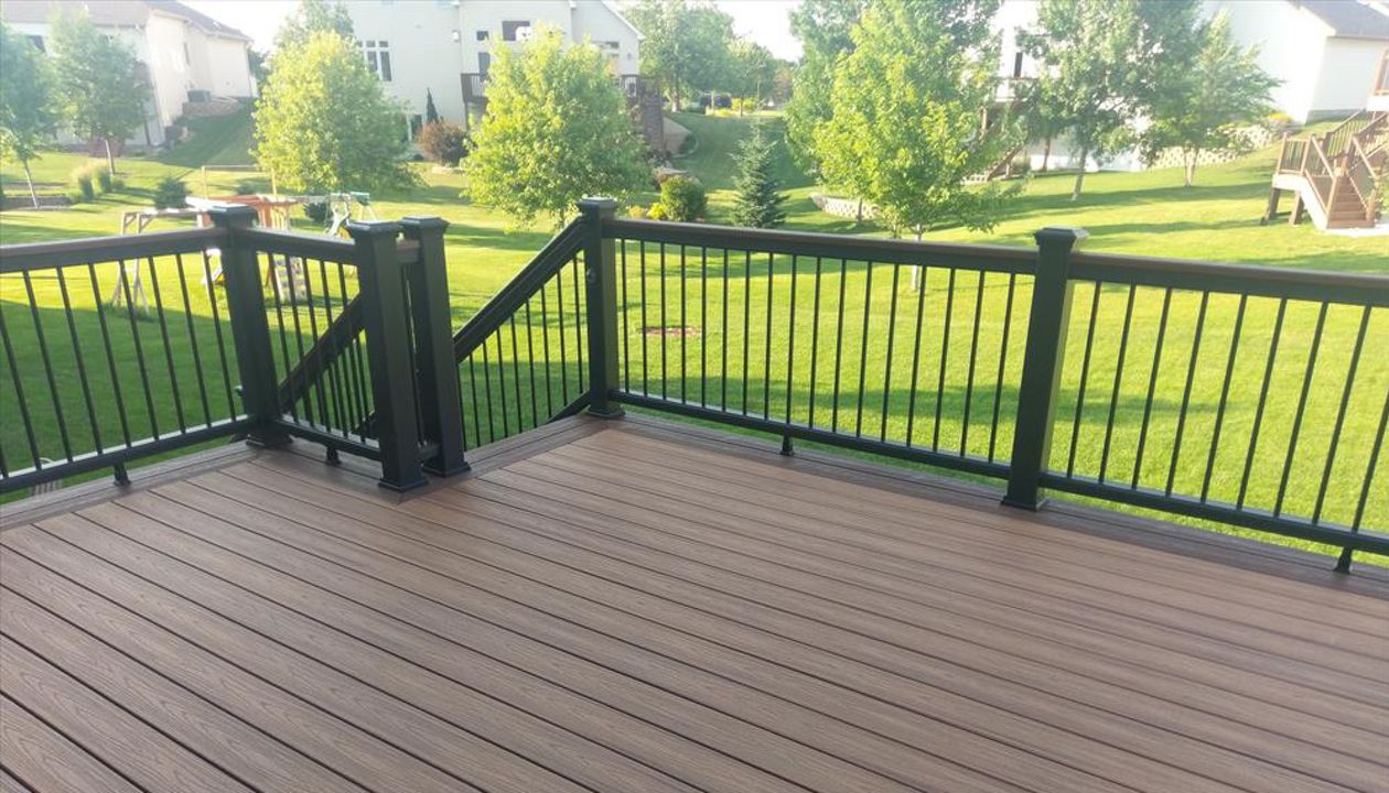 Trex Tropical Transcend Decking & Transcend Railing with Drink Rail and Alum Balusters in Brooklyn Park, MN