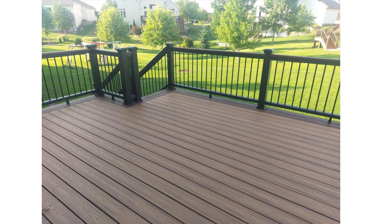 Trex Tropical Transcend Decking & Transcend Railing with Drink Rail and Alum Balusters in Brooklyn Park, MN