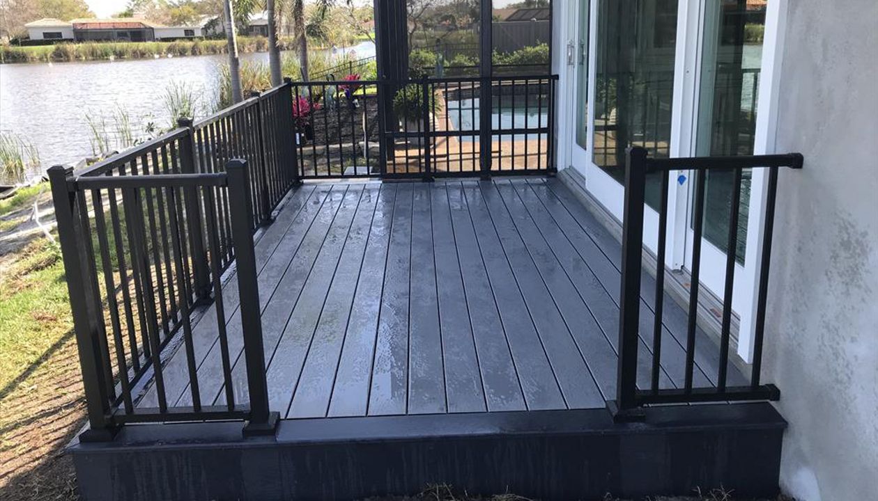 TREX Gravel Path with Vintage Lantern Boarder