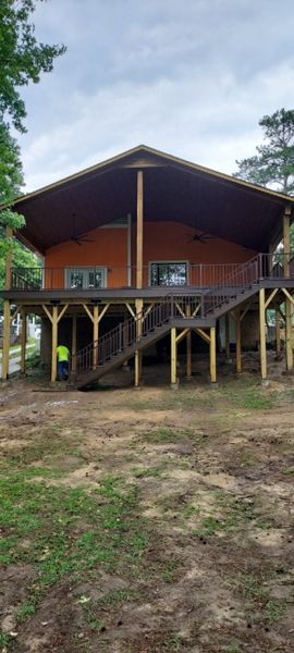 Multi-Tiered Covered Deck in Spiced Rum with Bronze Signature Railings and Trex Riser lighting