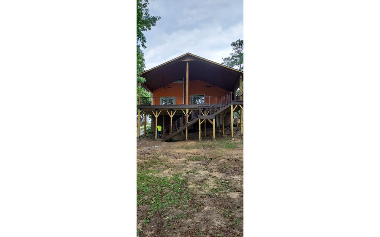 Multi-Tiered Covered Deck in Spiced Rum with Bronze Signature Railings and Trex Riser lighting