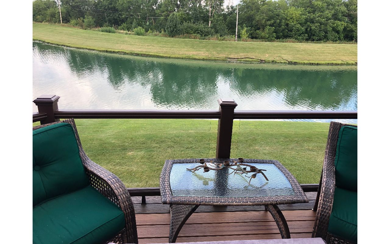 Frankfort, IL Trex Tiki Torch Decking, Spiced Rum Picture Frame Border, andVintage Lantern Transcend Glass Railing