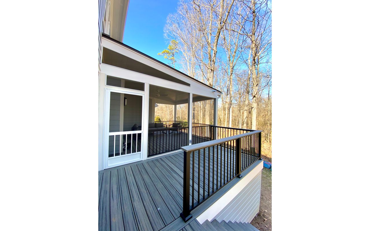 Transcend Island Mist decking with Black Signature rails.