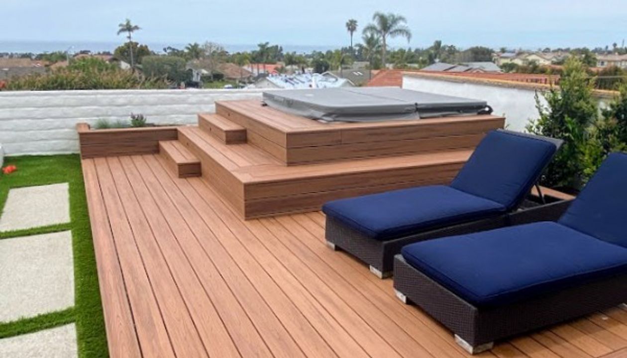 Trex Tiki Torch deck, benches, steps, and planter, Carlsbad, CA