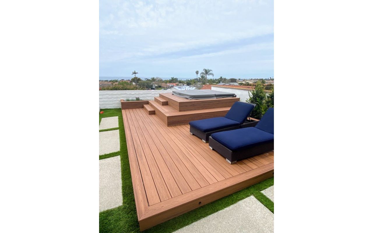 Trex Tiki Torch deck, benches, steps, and planter, Carlsbad, CA