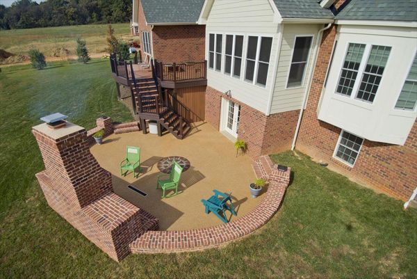 Trex Transcends decking with Signature Rail -Exposed aggregate patio with outdoor fireplace