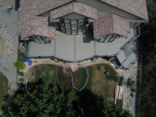 Trex deck in Littleton, CO featuring Island Mist and Rope Swing decking with hidden fasteners.