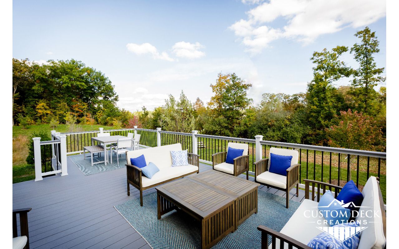 Trex Select Pebble Grey decking built with white Select composite railing, black round aluminum balusters and Pebble Grey drink rail.