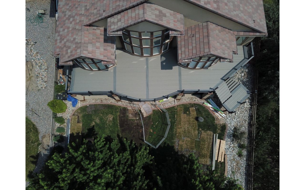 Trex deck in Littleton, CO featuring Island Mist and Rope Swing decking with hidden fasteners.