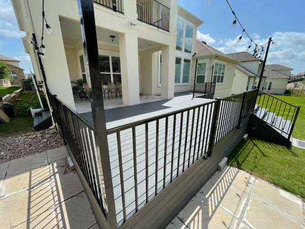 Trex Clamshell with Skirting Ornamental Iron Railing