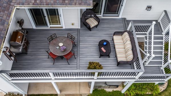 Trex Transcend decking is used with Transcend railing to create a drink rail.