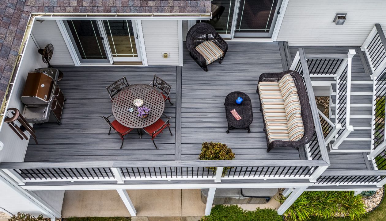 Trex Transcend decking is used with Transcend railing to create a drink rail.