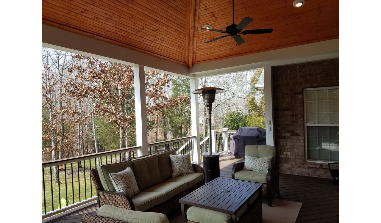 Trex Transcend Decking and White Trex Transcend Railing