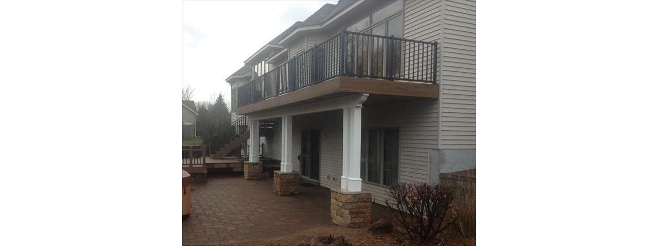 Lake Elmo - Trex Transcend with Aluminum Handrail