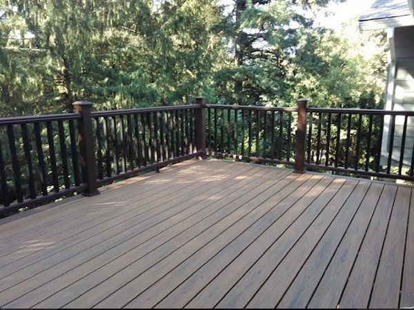 Trex Havana Gold decking with Vintage Lantern railing