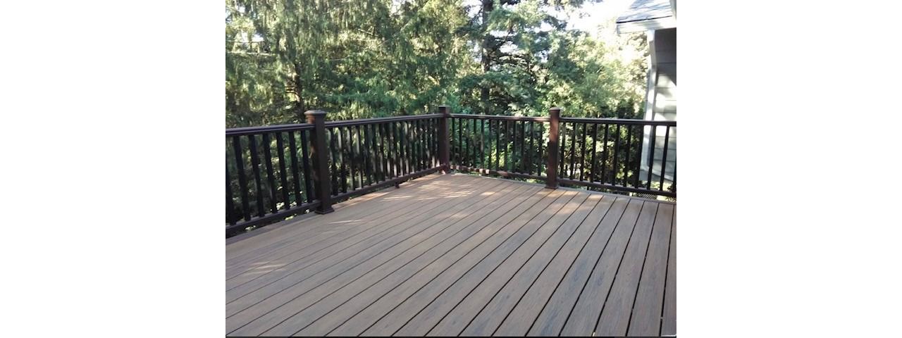 Trex Havana Gold decking with Vintage Lantern railing