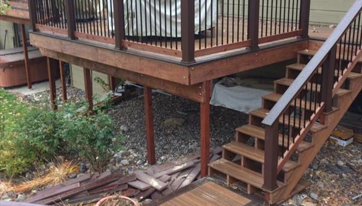 Havana Gold with Spiced Rum border, Vintage Lantern posts