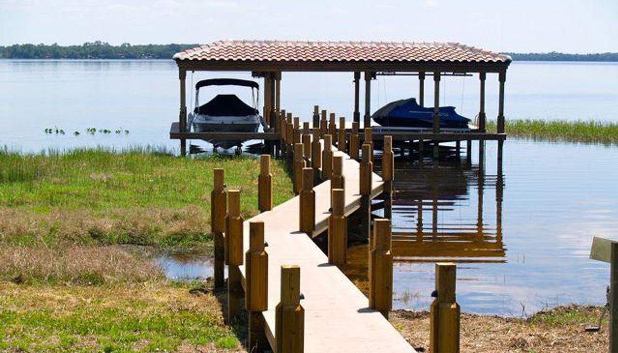 Large Boat House With A Recipe for Fun!
