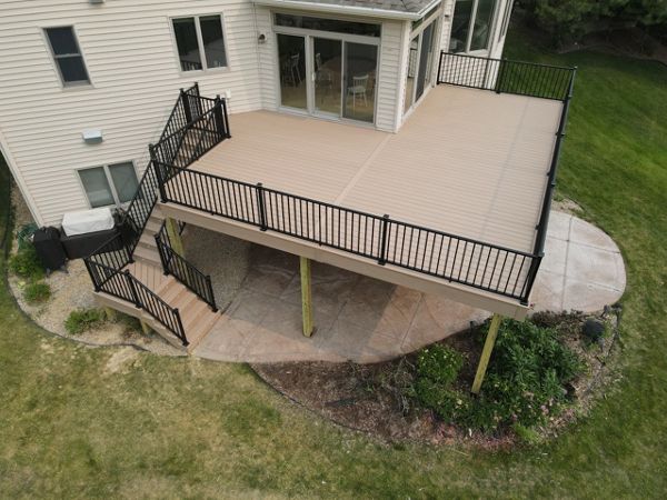 Beautiful new Trex Lineage Carmel with lights!