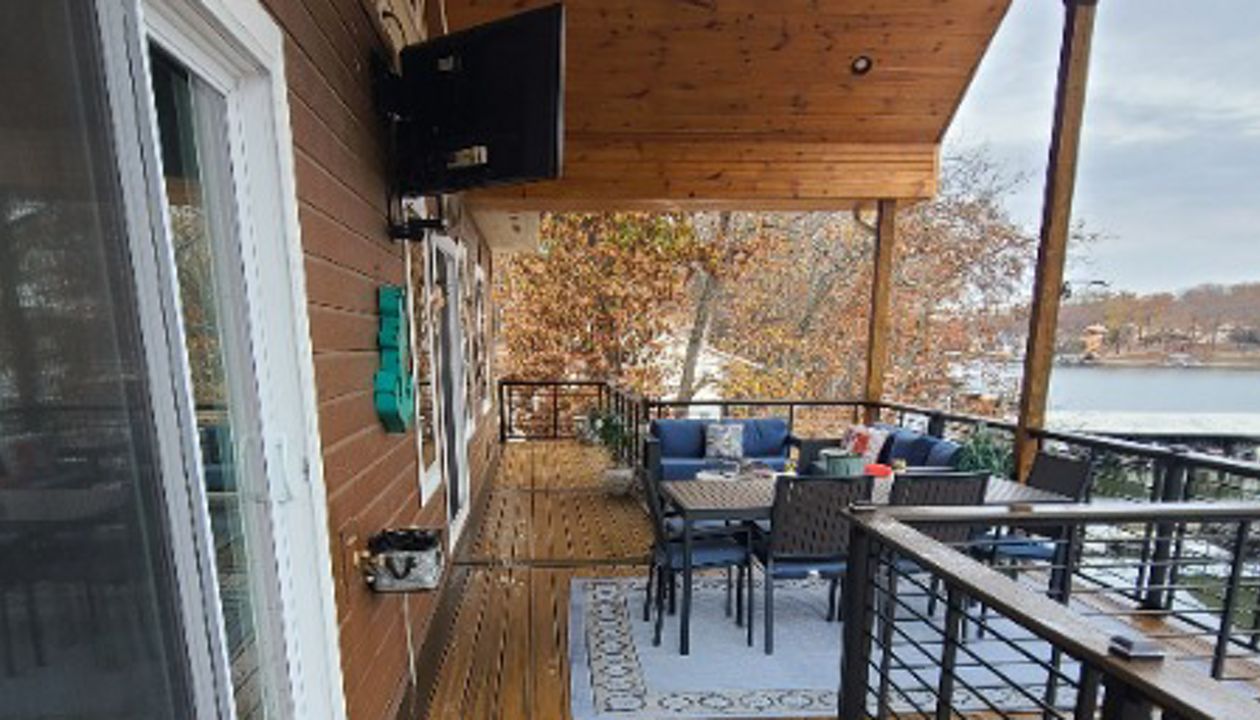 Havana Gold in Field with Spiced Rum border. Railing is Signature Rod Rail done in Sunrise Beach, MO at Lake of the Ozarks