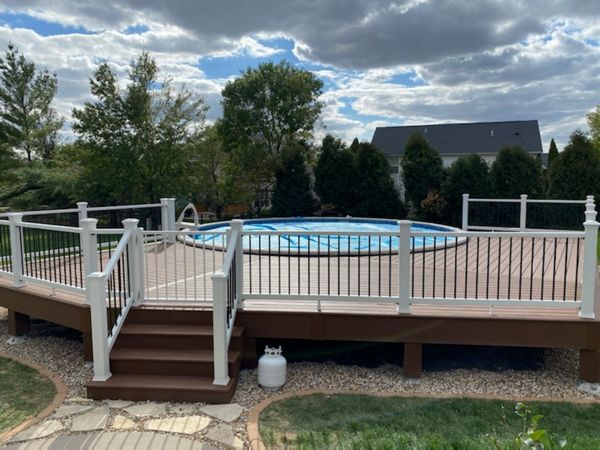 Trex Select Saddle Pool Deck With Select Railings