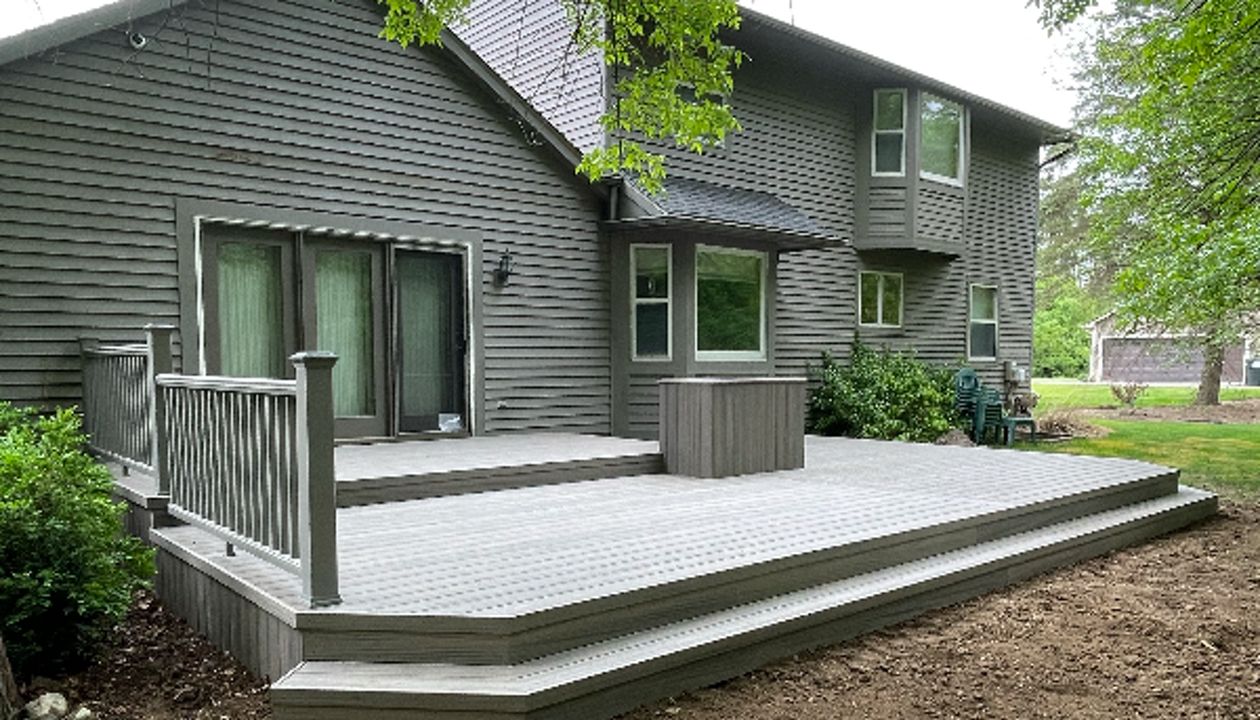 Deck Installer in Dexter, Michigan