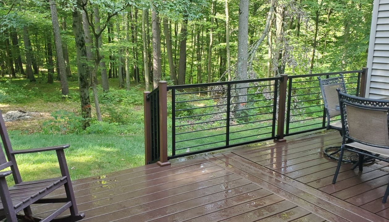 Bronze/Black Vertical Rail with Vintage Lantern Decking