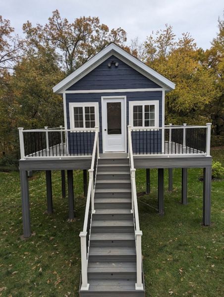 Trex composite tropicals island mist in color, aluminum railing white with black spindles