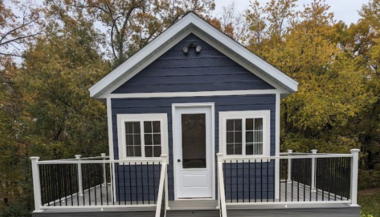 Trex composite tropicals island mist in color, aluminum railing white with black spindles