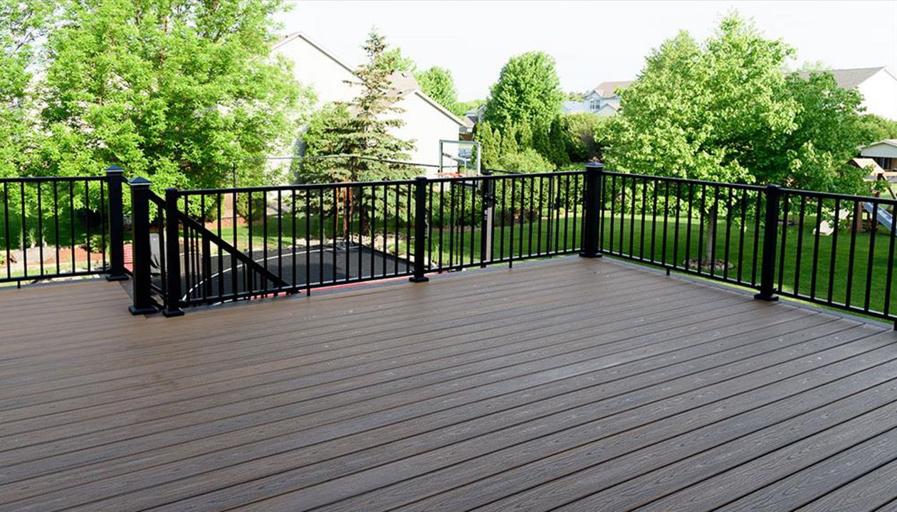Trex Transcends Deck w/Signature Rail and Trex Lighting Shakopee, MN