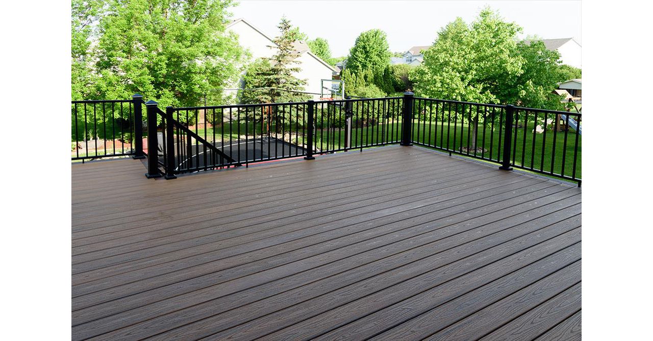 Trex Transcends Deck w/Signature Rail and Trex Lighting Shakopee, MN