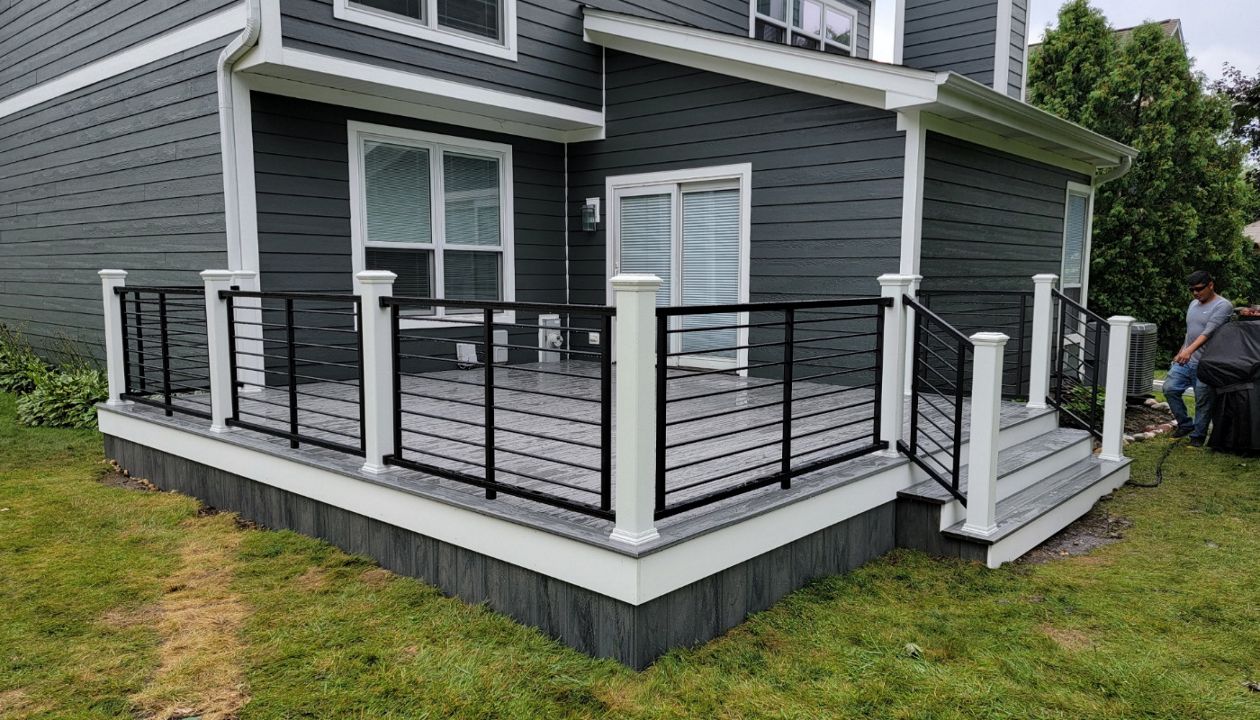 Trex Transcends Island Mist with Rod Rail