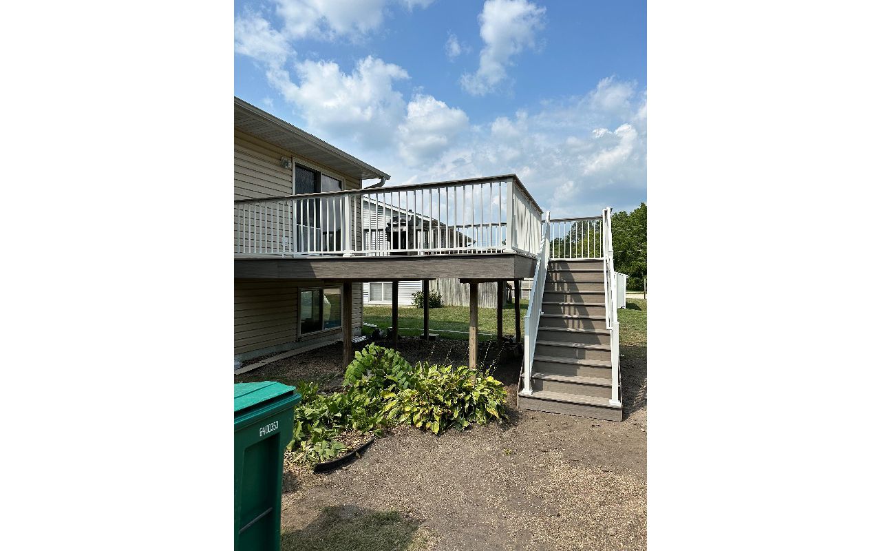Trex Lineage composite decking, picture frame, white aluminum railing, drink rail, Rochester and surrounding areas