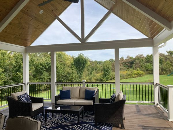 Huge gable roof over Spiced Rum decking with Select rail