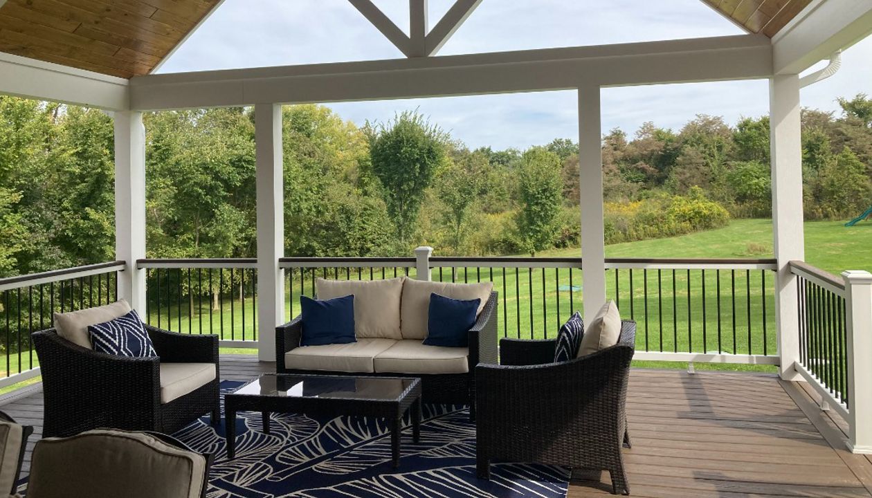 Huge gable roof over Spiced Rum decking with Select rail