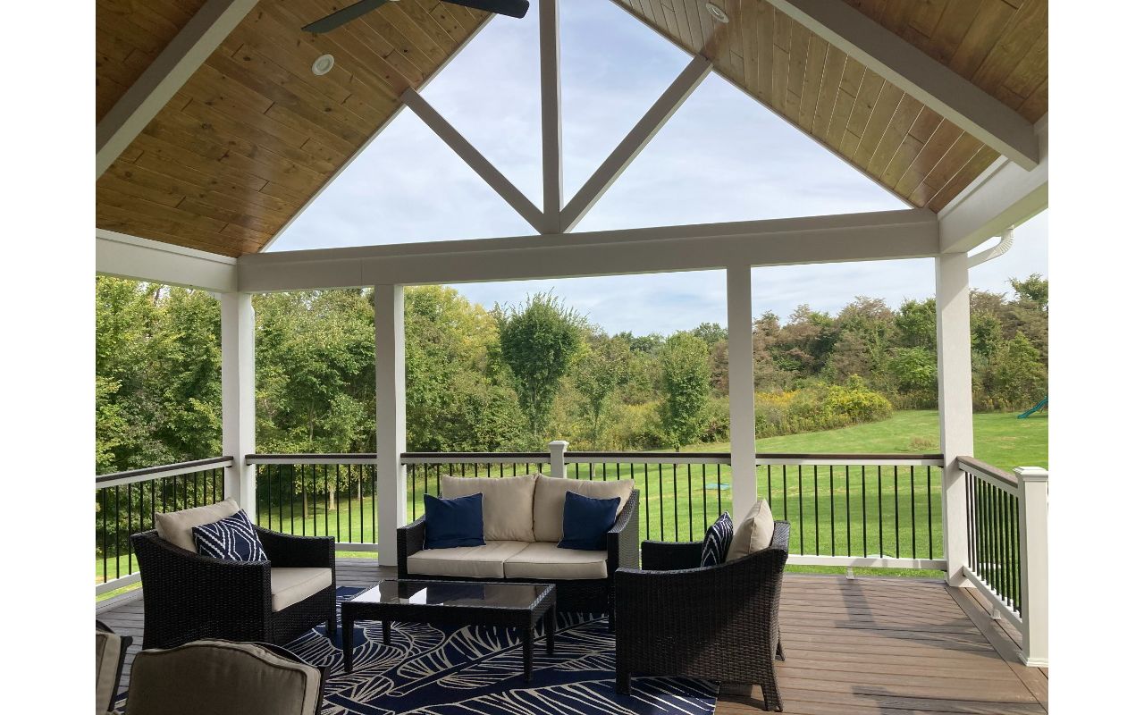 Huge gable roof over Spiced Rum decking with Select rail