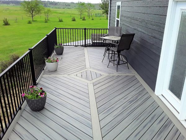 Transend Island Mist Gravel Path with Black Signature Railing