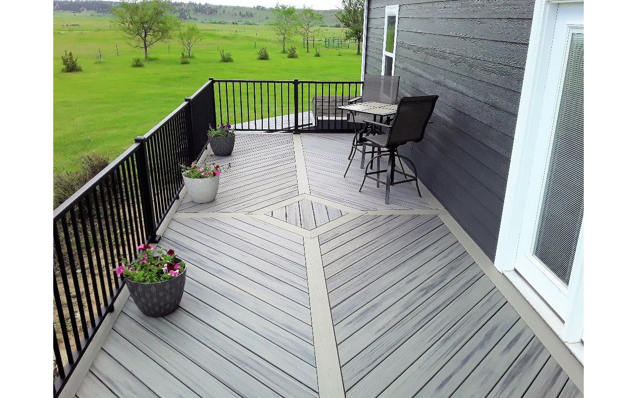 Transend Island Mist Gravel Path with Black Signature Railing