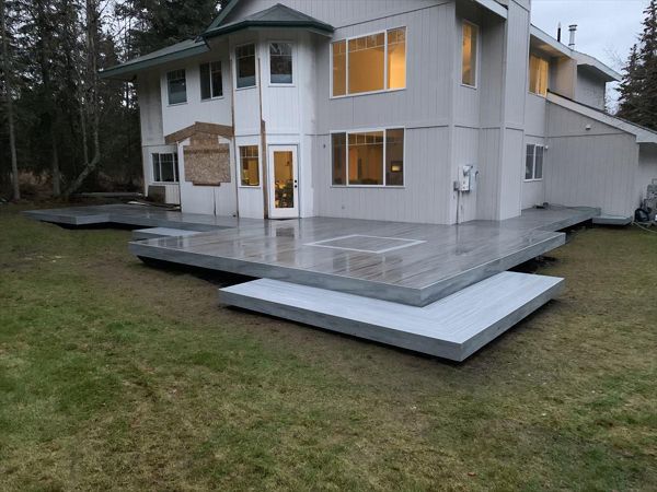 Trex Transcend Island mist with Trex Enhanced Foggy Wharf fascia, stairs, & picture frame center fire pit.