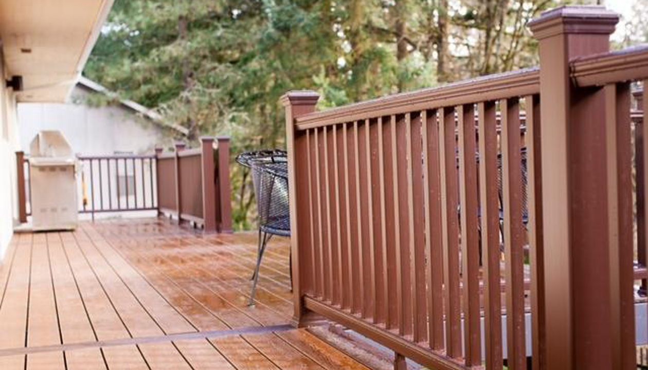 Trex Transcend Treehouse deck on Trex Elevations Steel Frame