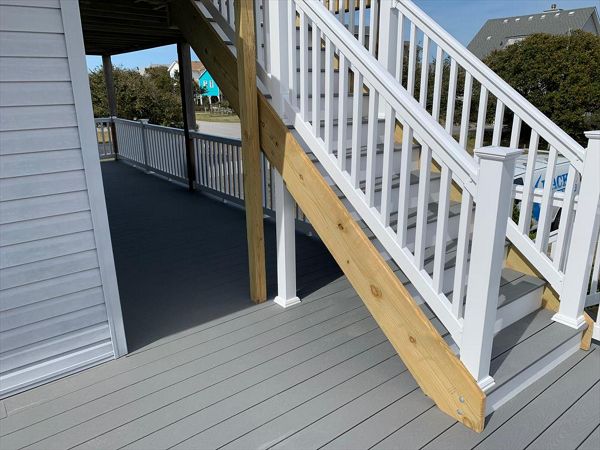 Trex Pebble Grey Decking and Transcends Railing