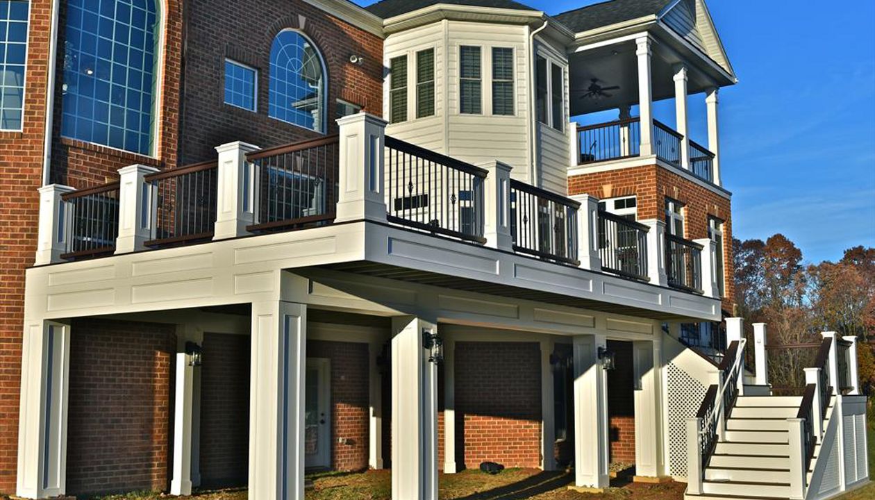 Deck With Custom Trex Railing Design