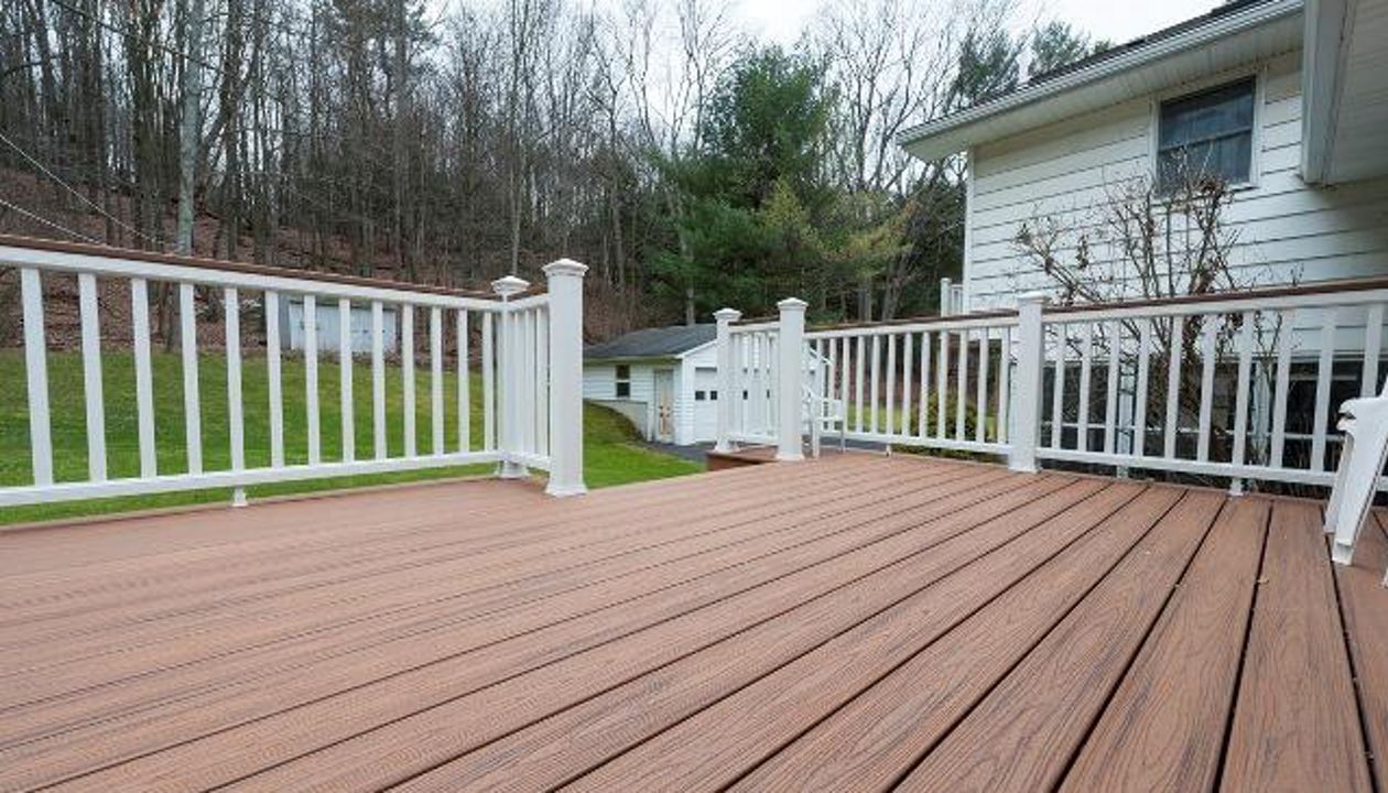 Havana Gold Transcend with Trex Traditional railing