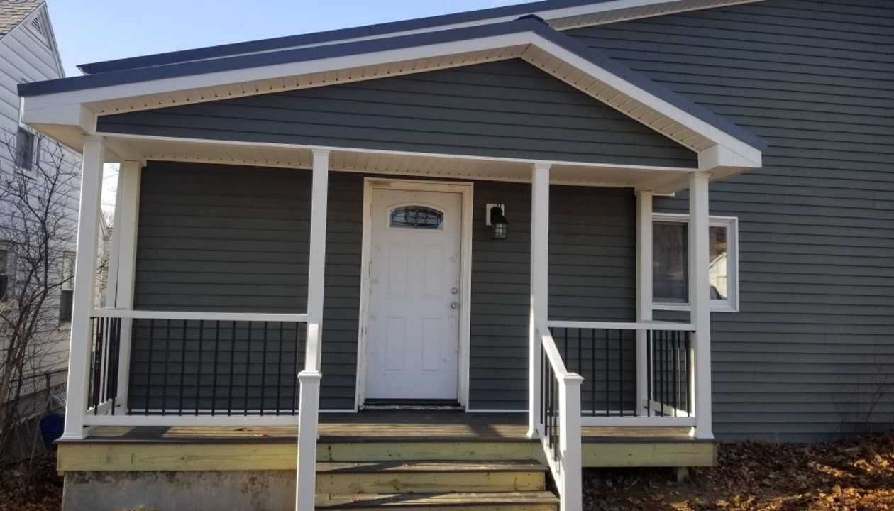 Trex Enhance Decking with Trex Select Railing