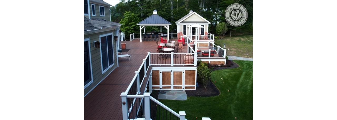 Outdoor kitchen and family-room