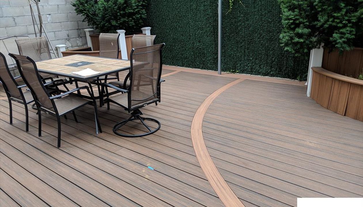 Trex Curved Deck