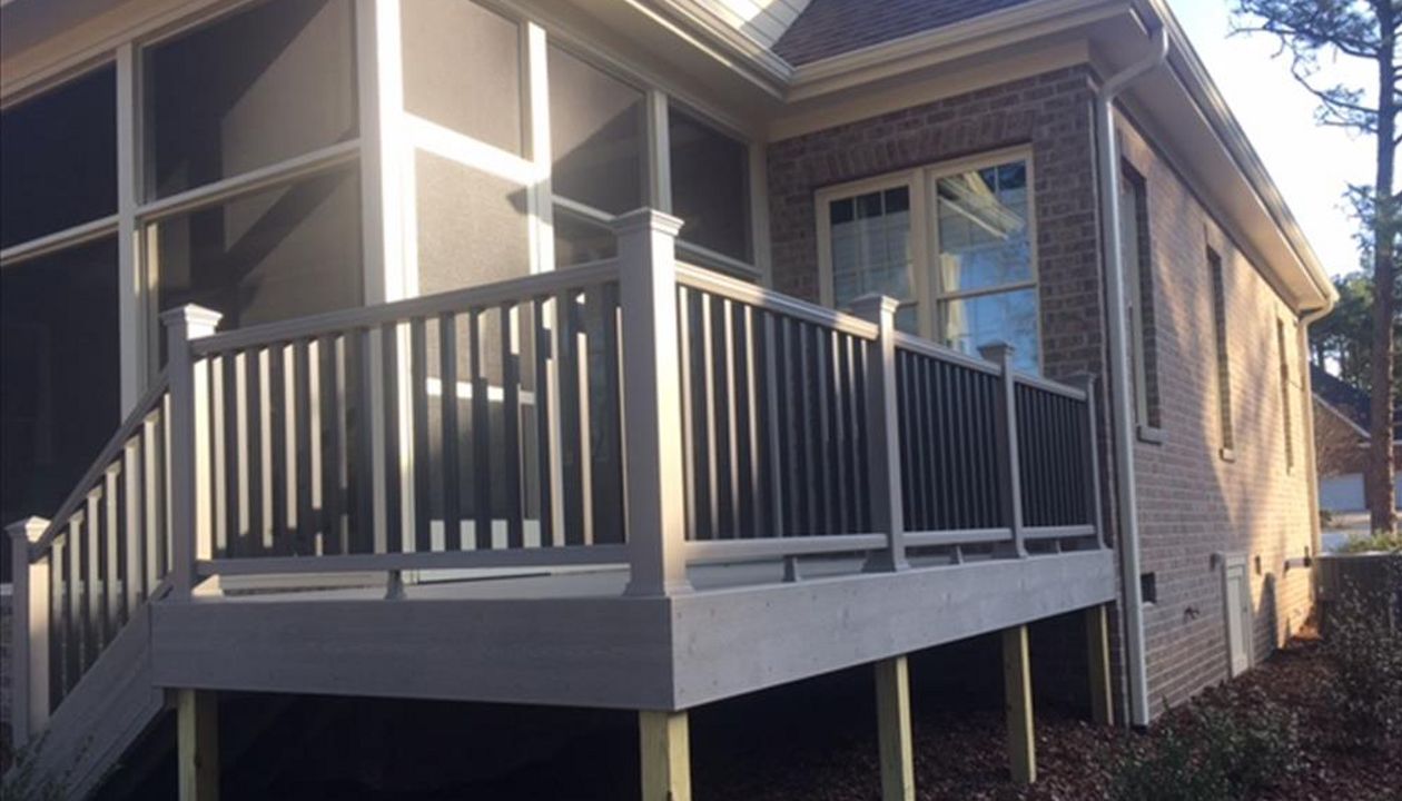 Trex Transcend Gravel Path Railing with Charcoal Black balusters makes a great design statement