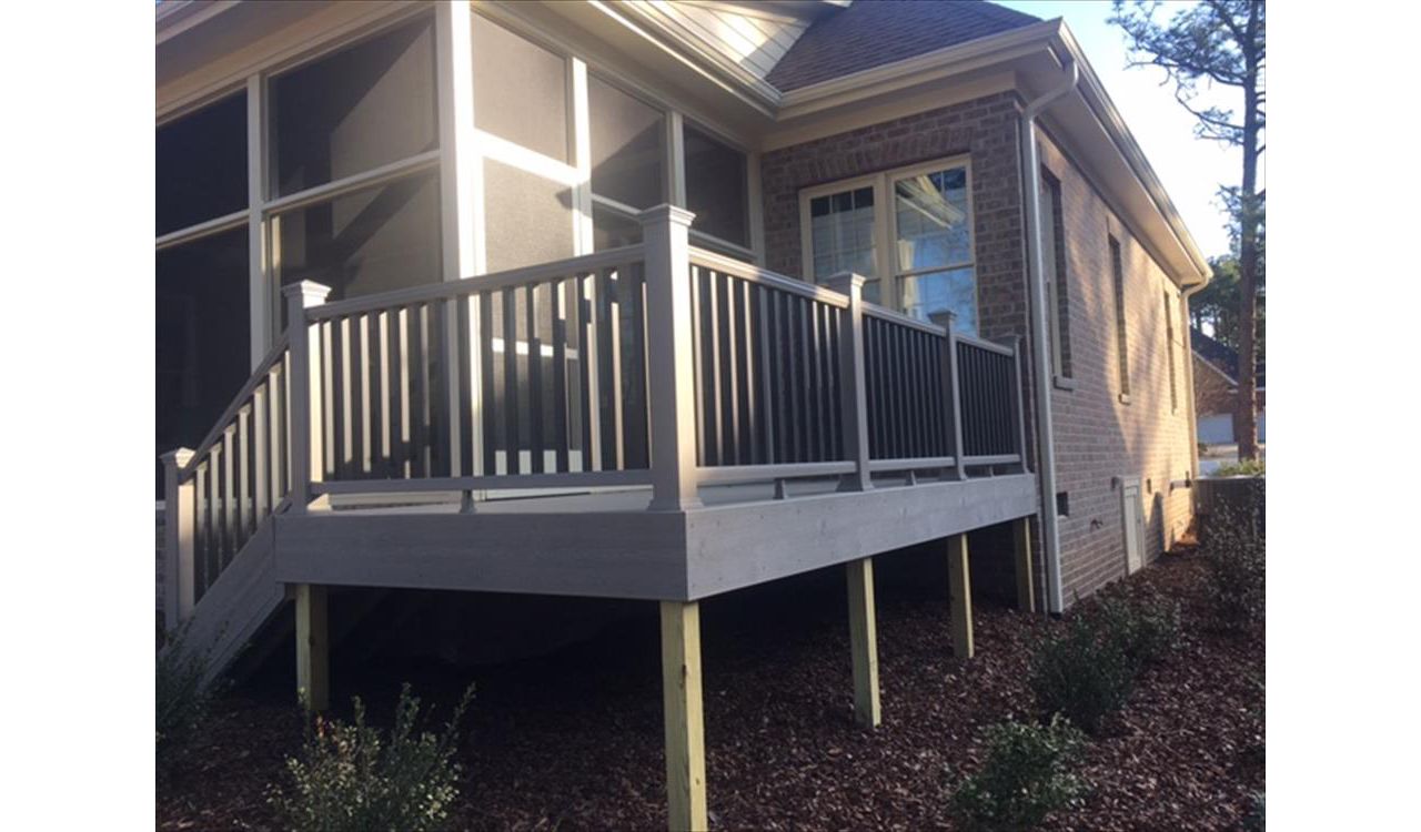 Trex Transcend Gravel Path Railing with Charcoal Black balusters makes a great design statement