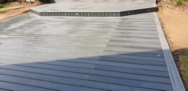 Love this deck, our client wanted a step similar to the one on the brochure, i think we nailed it. Calm Water from the Trex Enhance Naturals range with Trex transcend Island Mist boarders.
