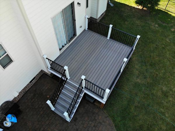 Super clean Enhance Rocky Harbor with Signature rails and Transcend white posts.